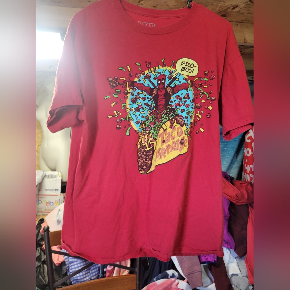 Marvel LootWear Size‎ Large Men's Deadpool Tshirt